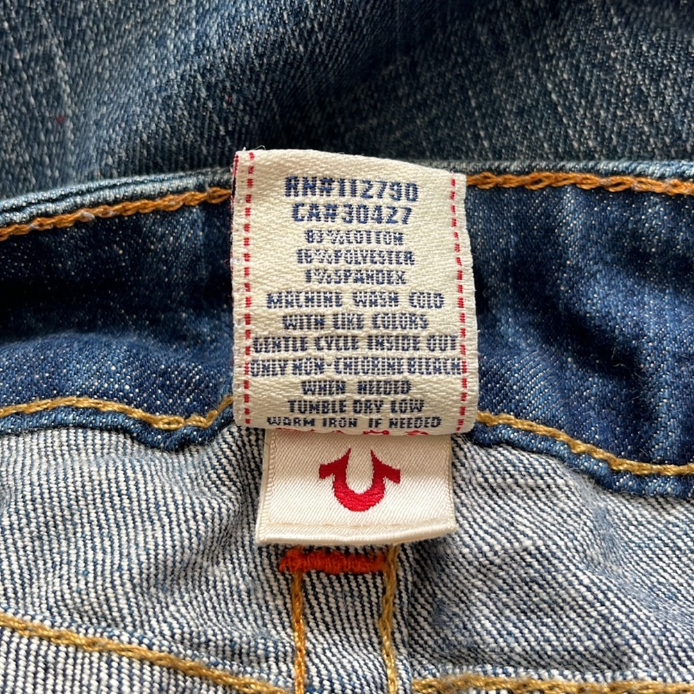 True Religion Jeans Becky Cut Off Hem Frayed/Small Hole Distressed Size 32 - Picture 14 of 16